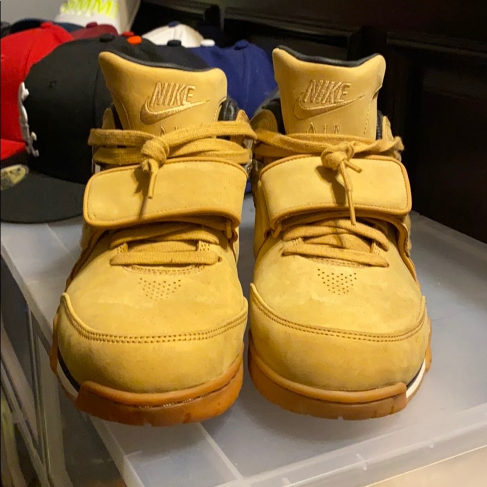 Victor Cruz Kicks